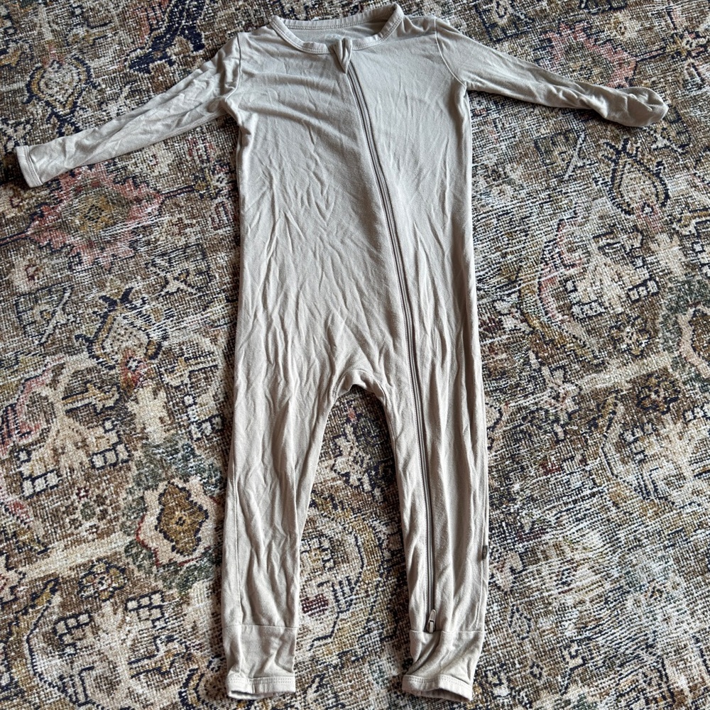 Kyte baby beige romper